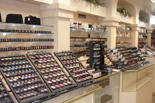 How to Start a Beauty Supply Store Business